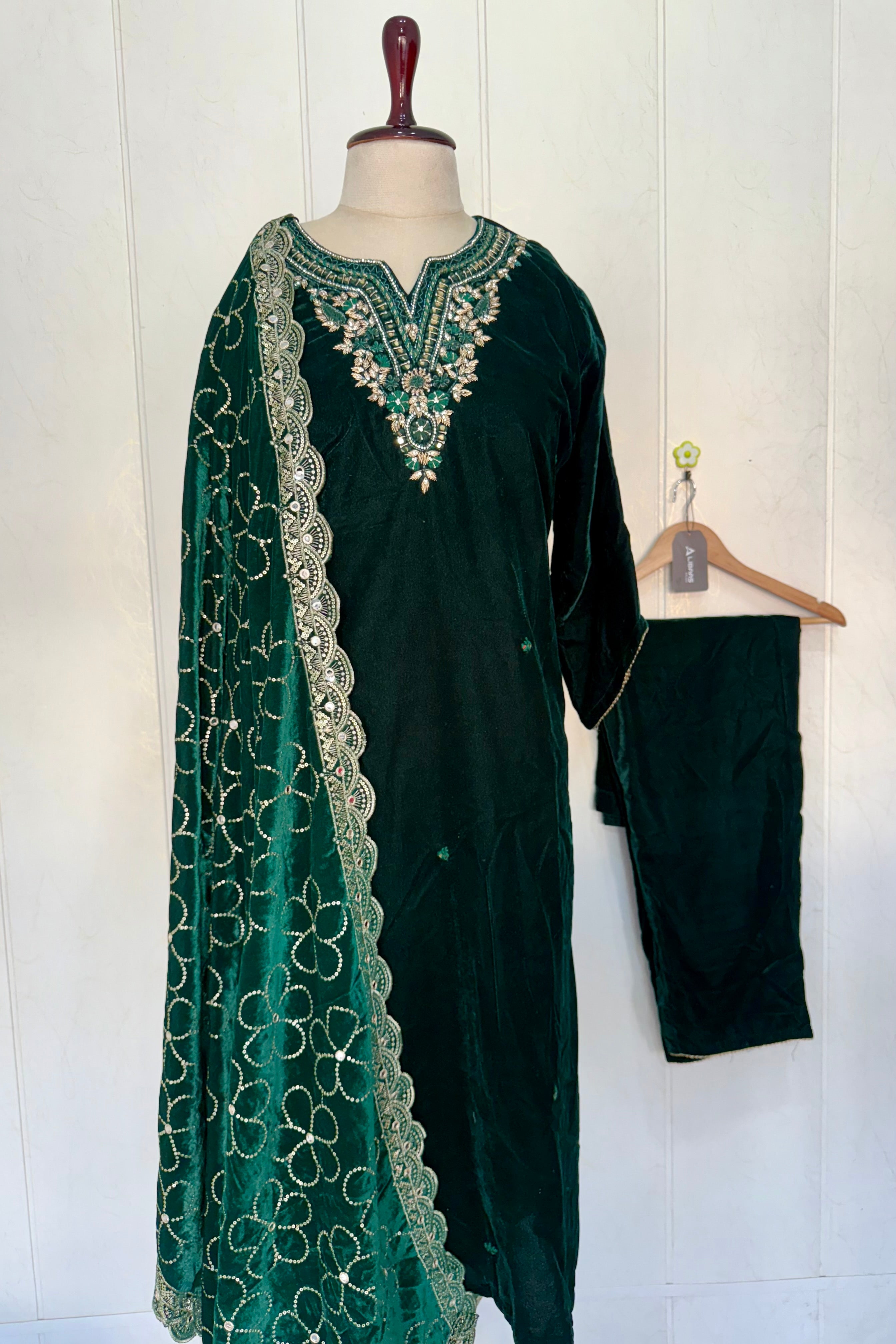 “Zara” Premium heavy velvet handwork suit with shawl set