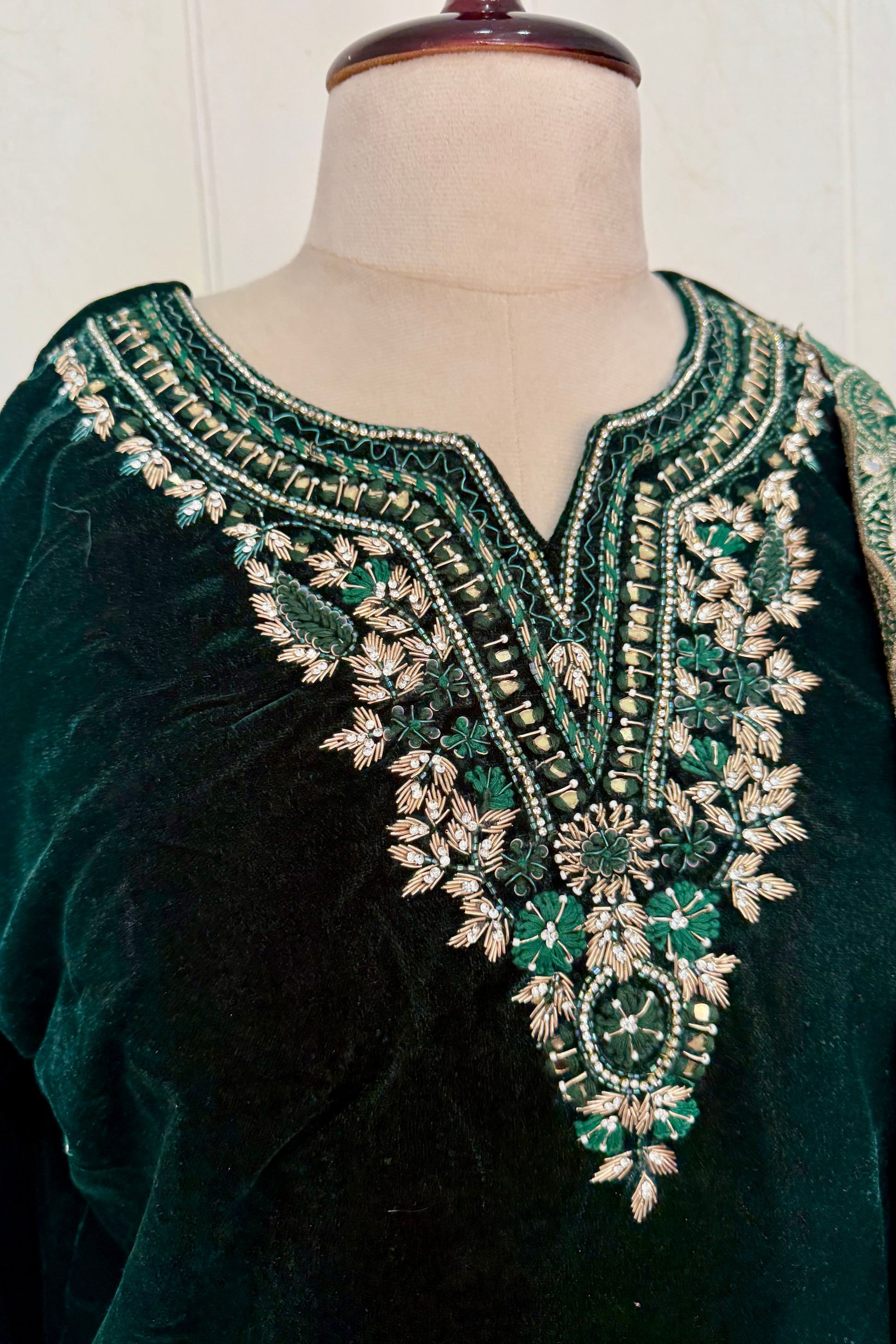 “Zara” Premium heavy velvet handwork suit with shawl set