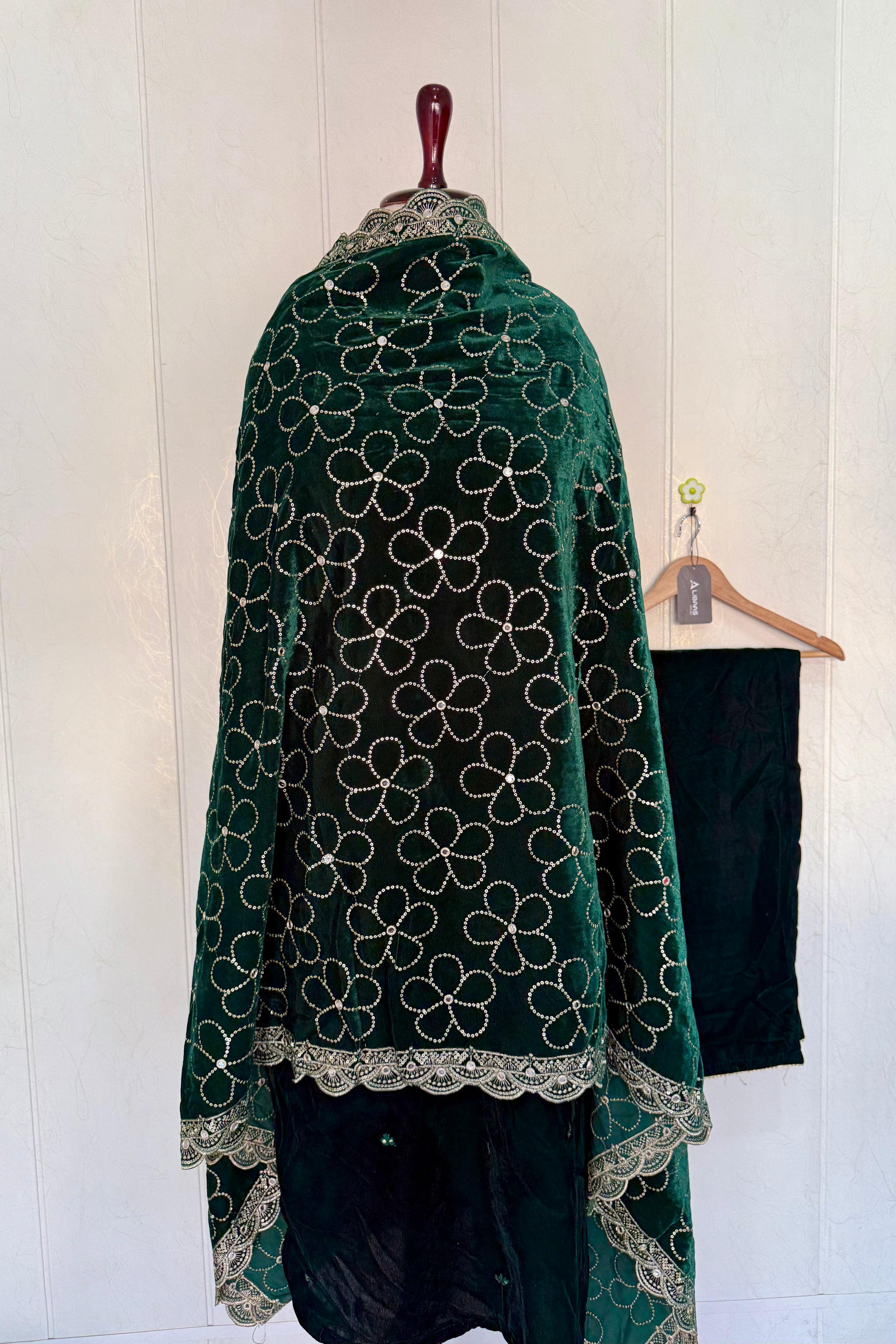 “Zara” Premium heavy velvet handwork suit with shawl set